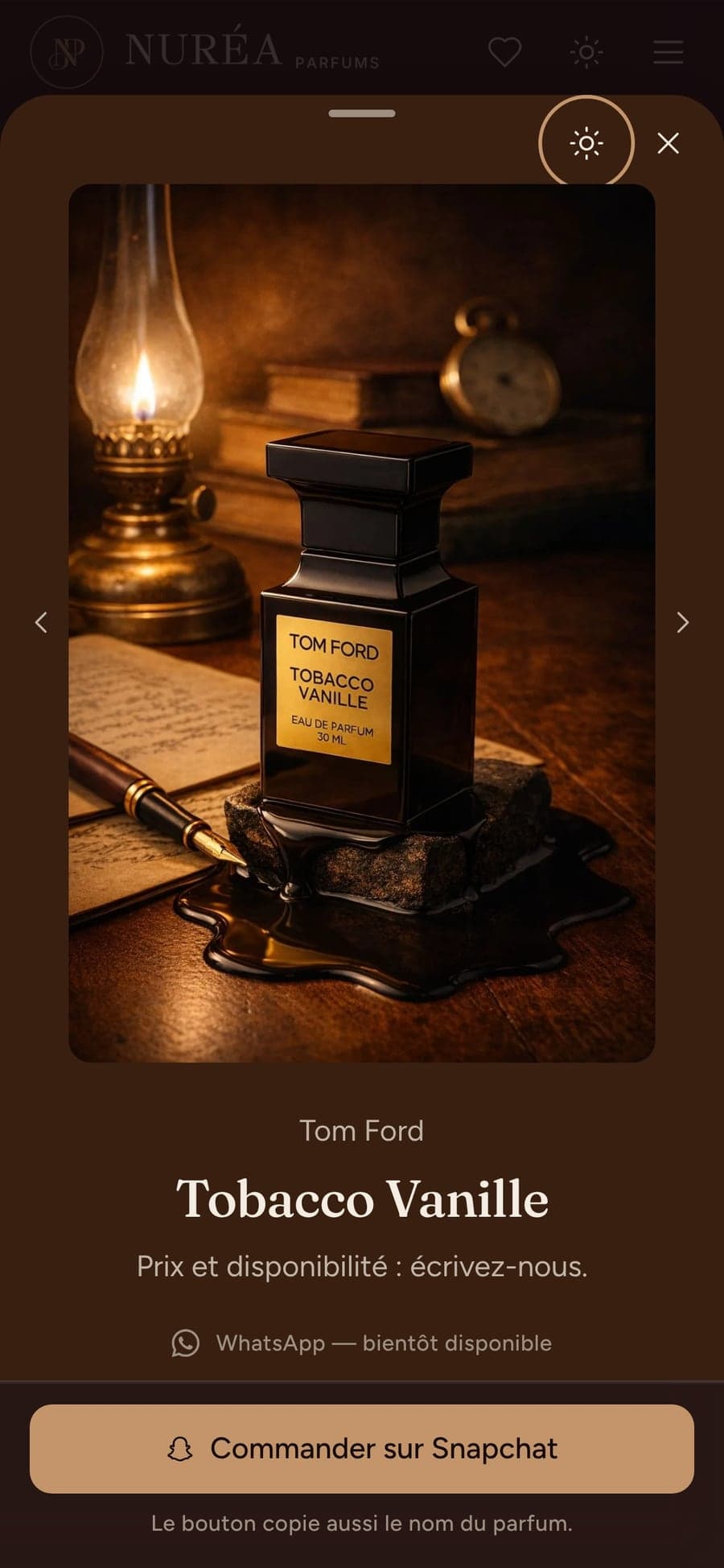 La fiche « Tobacco Vanille » de Tom Ford sur téléphone, avec des flèches vers les parfums voisins et le bouton « Commander sur Snapchat » en bas de l’écran.
